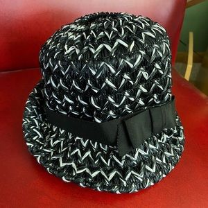 Vintage Black & White Straw Bucket Hat Bow Retro 21” Around